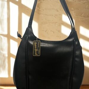 Valarie Barnard 80’s Vintage Black Leather Shoulder Bag